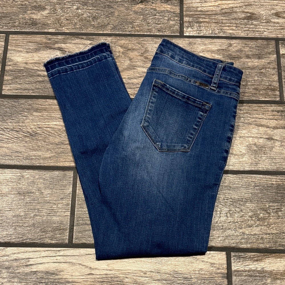 Kancan size 9/28 Women’s distressed Dark Blue skinny Jeans